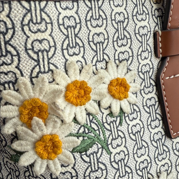 Tory Burch Gemini Link Daisy Appliqué small tote bag - Picture 14 of 14